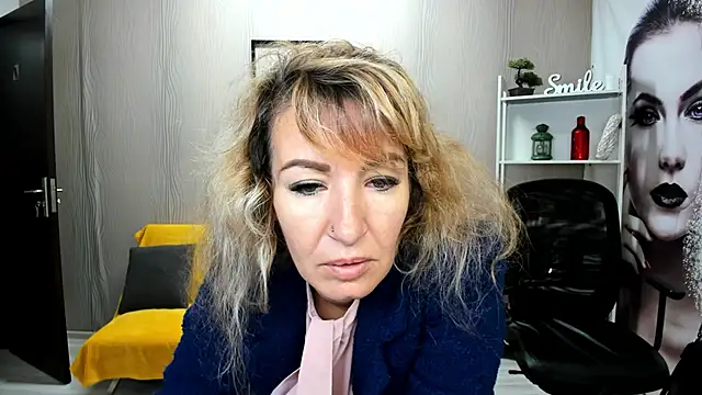 Snapshot of Cassandra_Hotty chatting on 10.08.25 Cassandra Hotty online show from 10.08.25