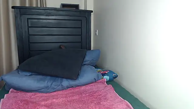 NIKKIE LOVE online show from 10.29.25