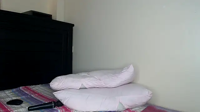 NIKKIE LOVE online show from 04.13.26