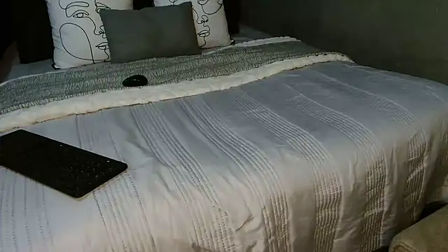 CURVEYDOLLXX online show from 11.12.25