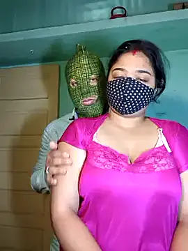 Snapshot of hotty_Sexy-couple chatting on 12.26.24 hotty Sexy-couple online show from 12.26.24