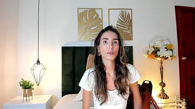 Snapshot of Nina_Cavaali chatting on 12.10.24 Nina Cavaali online show from 12.10.24