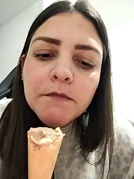 Mia Hampton online show from 02.03.26