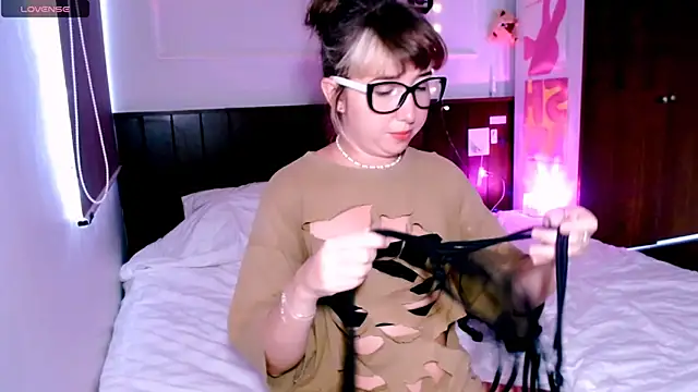 Cosmo Riri online show from 09.28.25