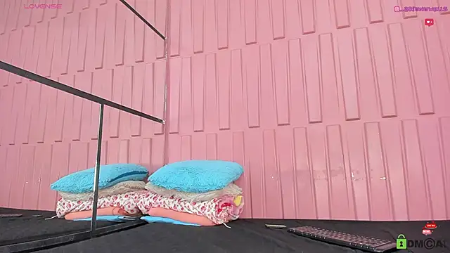 Briana Wells  online show from 03.04.25