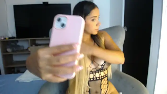 Snapshot of natalie_fox23 chatting on 01.29.25 natalie fox23 online show from 01.29.25