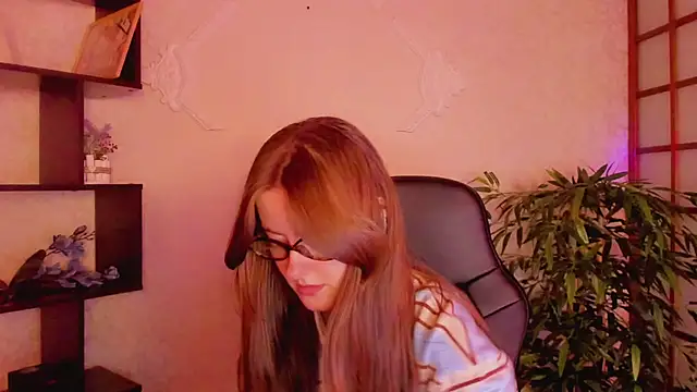 KateCuddle online show from 03.12.25