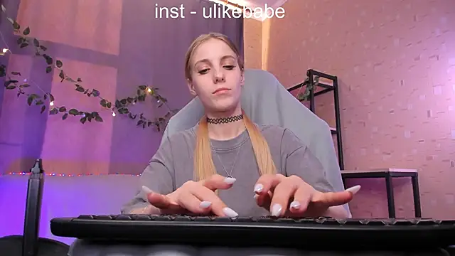 Anna Fink online show from 02.18.25