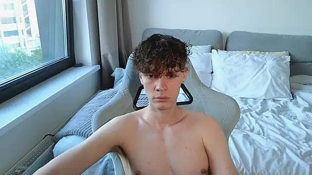 Snapshot of cute_thomas chatting on 06.16.26 cute thomas online show from 06.16.26