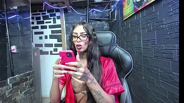 kissingdevil online show from 10.25.25