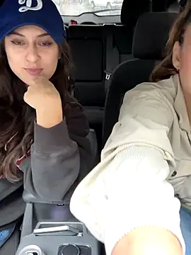 Snapshot of LeaGambit__ chatting on 11.14.25 LeaGambit online show from 11.14.25