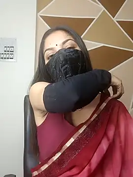 Snapshot of _desigori chatting on 12.21.24 desigori online show from 12.21.24