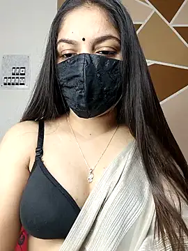 Snapshot of _desigori chatting on 01.08.25 desigori online show from 01.08.25