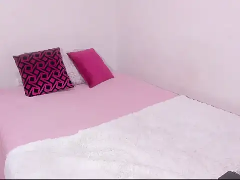 Snapshot of sarasweet_4 chatting on 09.30.25 sarasweet 4 online show from 09.30.25