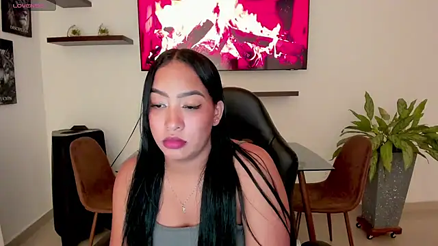 Snapshot of brunetenikole02 chatting on 09.15.25 brunetenikole02 online show from 09.15.25