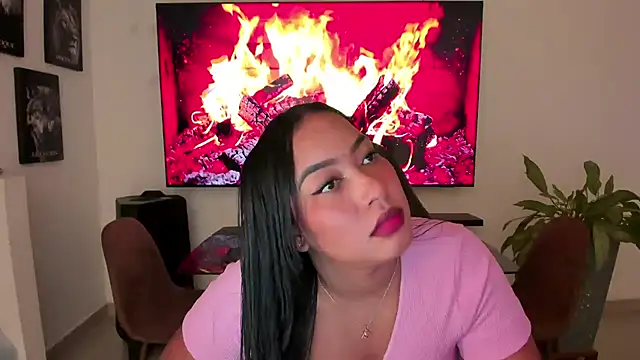 Snapshot of brunetenikole02 chatting on 10.25.25 brunetenikole02 online show from 10.25.25