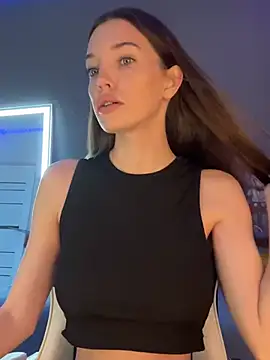 Snapshot of julia_fly chatting on 12.20.24 julia fly online show from 12.20.24