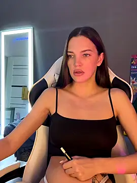 Snapshot of julia_fly chatting on 11.10.25 julia fly online show from 11.10.25