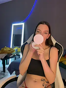 julia fly online show from 02.18.26