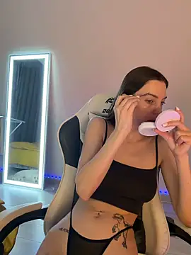 julia fly online show from 03.19.26