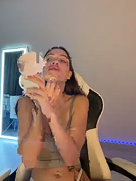 julia fly online show from 05.24.26