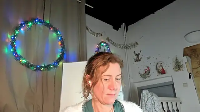 Snapshot of Lola_Belgium chatting on 01.15.25 Lola Belgium online show from 01.15.25