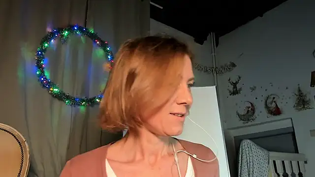 Snapshot of Lola_Belgium chatting on 01.21.25 Lola Belgium online show from 01.21.25
