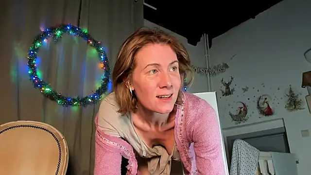 Snapshot of Lola_Belgium chatting on 01.22.25 Lola Belgium online show from 01.22.25