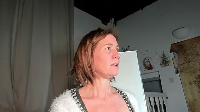 Snapshot of Lola_Belgium chatting on 02.05.25 Lola Belgium online show from 02.05.25