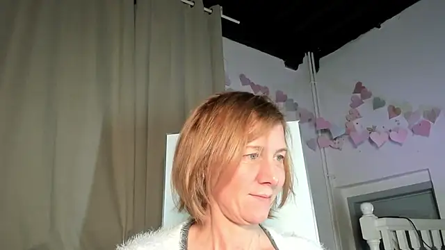Snapshot of Lola_Belgium chatting on 02.10.25 Lola Belgium online show from 02.10.25
