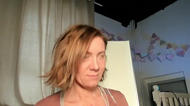 Snapshot of Lola_Belgium chatting on 02.15.25 Lola Belgium online show from 02.15.25