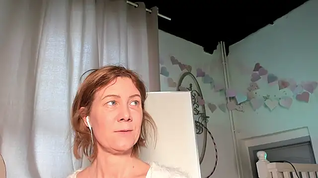 Snapshot of Lola_Belgium chatting on 02.16.25 Lola Belgium online show from 02.16.25