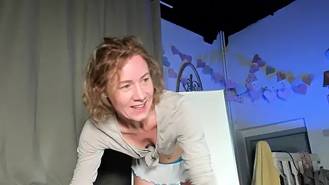 Snapshot of Lola_Belgium chatting on 02.17.25 Lola Belgium online show from 02.17.25
