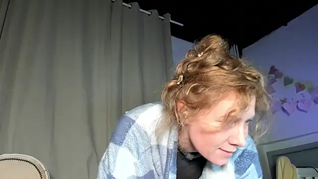 Snapshot of Lola_Belgium chatting on 02.27.25 Lola Belgium online show from 02.27.25