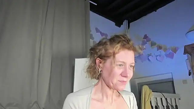 Snapshot of Lola_Belgium chatting on 03.11.25 Lola Belgium online show from 03.11.25