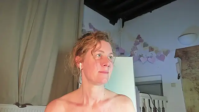 Snapshot of Lola_Belgium chatting on 03.22.25 Lola Belgium online show from 03.22.25