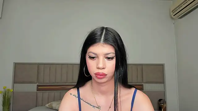 Sierra Halle online show from 01.08.26