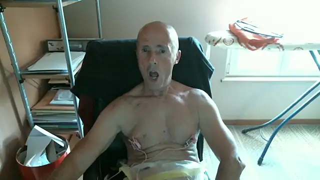 Snapshot of olibrius71 chatting on 05.21.26 olibrius71 online show from 05.21.26