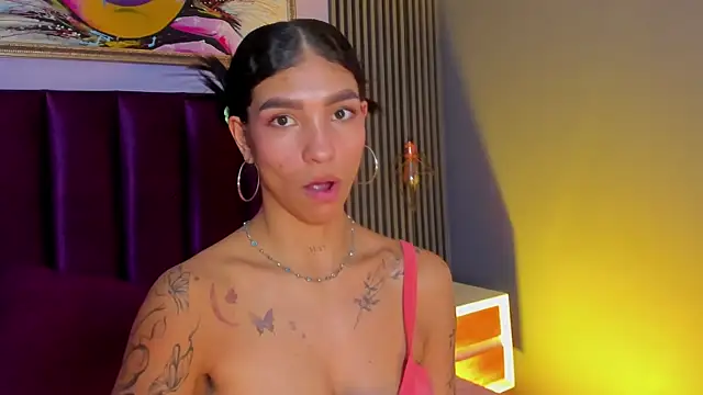 Snapshot of LauraAristizabal chatting on 04.18.26 LauraAristizabal online show from 04.18.26