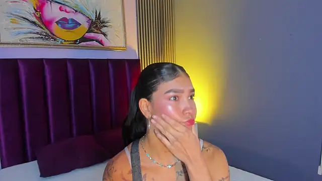 Snapshot of LauraAristizabal chatting on 04.19.26 LauraAristizabal online show from 04.19.26