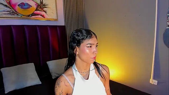 Snapshot of LauraAristizabal chatting on 04.21.26 LauraAristizabal online show from 04.21.26