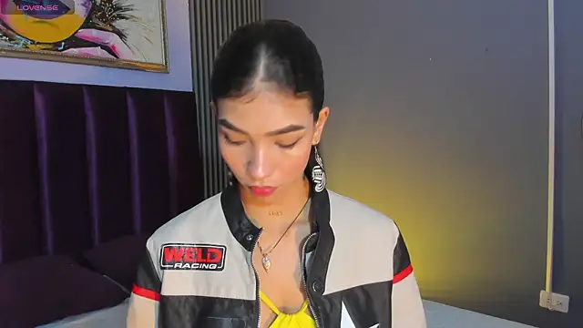 Snapshot of LauraAristizabal chatting on 06.17.26 LauraAristizabal online show from 06.17.26