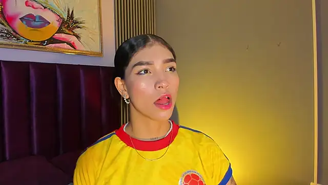 Snapshot of LauraAristizabal chatting on 06.23.26 LauraAristizabal online show from 06.23.26