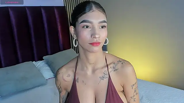 Snapshot of LauraAristizabal chatting on 07.21.26 LauraAristizabal online show from 07.21.26