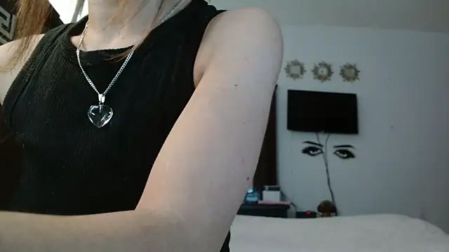 Snapshot of MINI_Petite chatting on 05.07.26 MINI Petite online show from 05.07.26