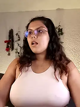 Snapshot of kittylu__ chatting on 02.06.25 kittylu online show from 02.06.25