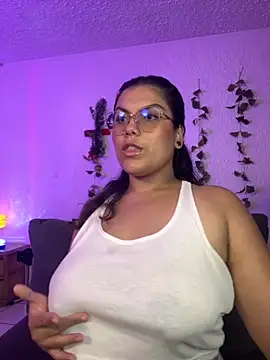 Snapshot of kittylu__ chatting on 10.03.25 kittylu online show from 10.03.25