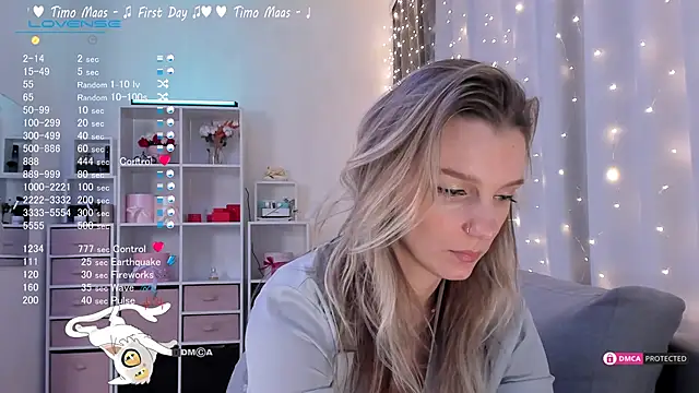 Snapshot of Karamelsw_ chatting on 01.18.25 Karamelsw  online show from 01.18.25