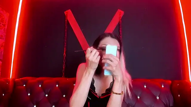 Victoria Badgal  online show from 11.21.25