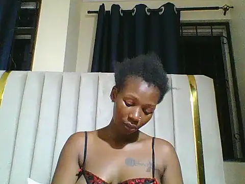 Snapshot of CuteJ chatting on 02.08.25 CuteJ online show from 02.08.25